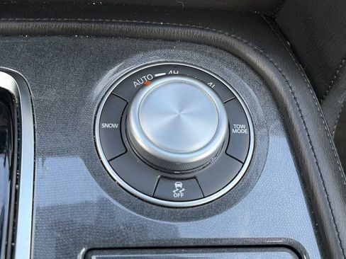 Used 2024 Nissan Armada SV image 21