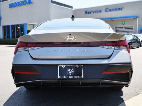 Used 2024 Hyundai Elantra SEL FWD image 8
