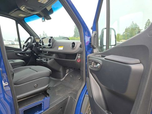Used 2026 Mercedes-Benz Sprinter 2500 image 9