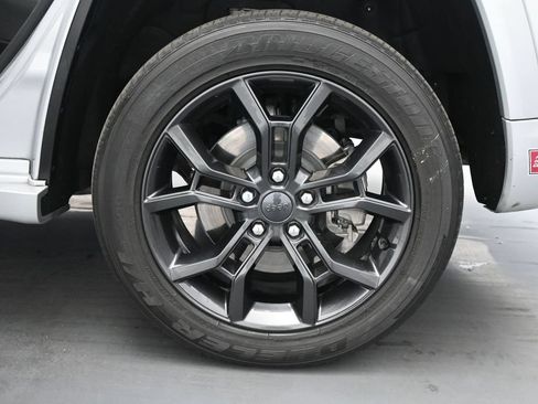 Used 2023 Jeep Grand Cherokee 30th Anniversary AWD/4WD image 22