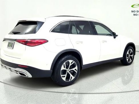 Used 2025 Mercedes-Benz GLC 350e 4MATIC image 9