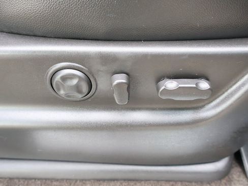 Used 2012 Chevrolet Avalanche LTZ image 38