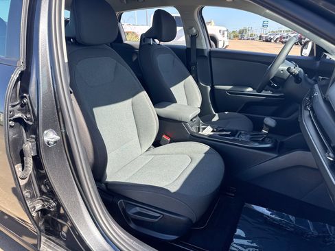Used 2025 Kia K4 FWD image 24