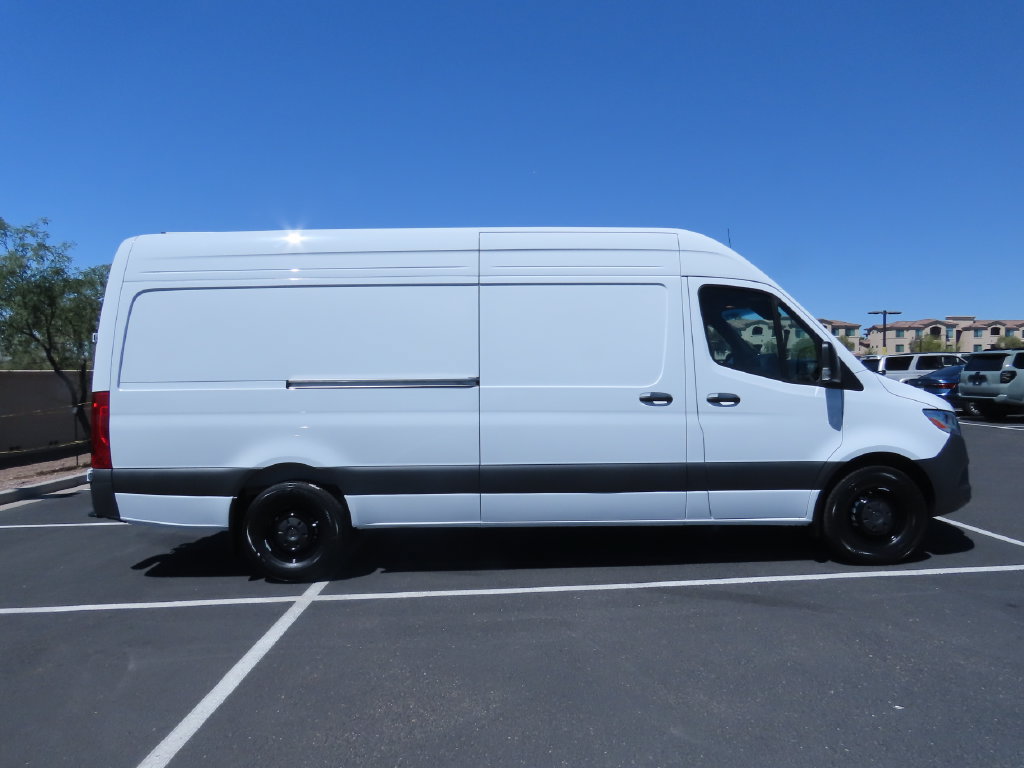 Used 2024 Mercedes-Benz Sprinter 2500 image 4
