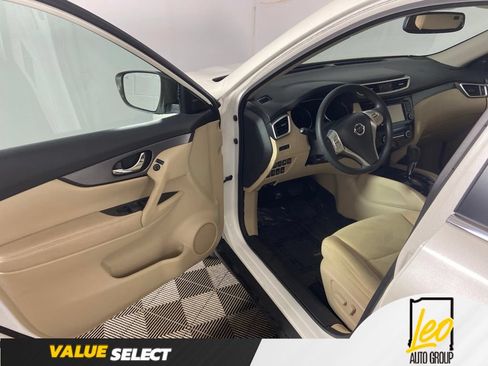 Used 2016 Nissan Rogue SV w/ SV Premium Package AWD/4WD image 10
