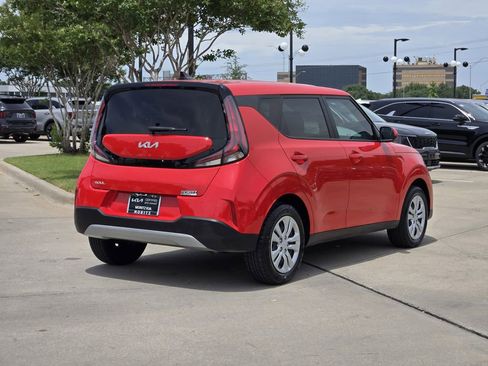 Used 2023 Kia Soul LX FWD image 4