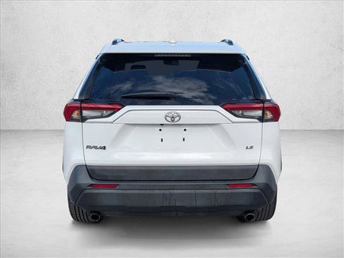 Used 2021 Toyota RAV4 LE image 7