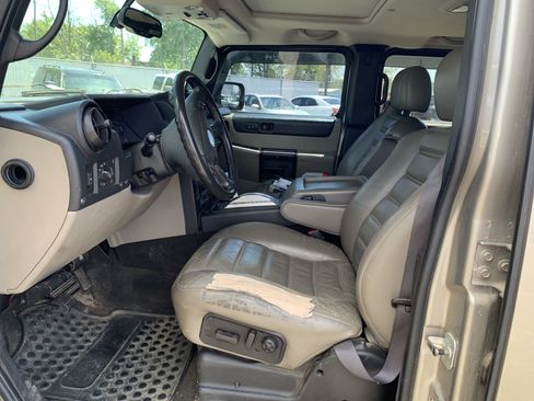 Used 2005 HUMMER H2 SUT w/ Preferred Equipment Group AWD/4WD image 2