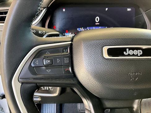Used 2023 Jeep Grand Cherokee Altitude RWD image 24