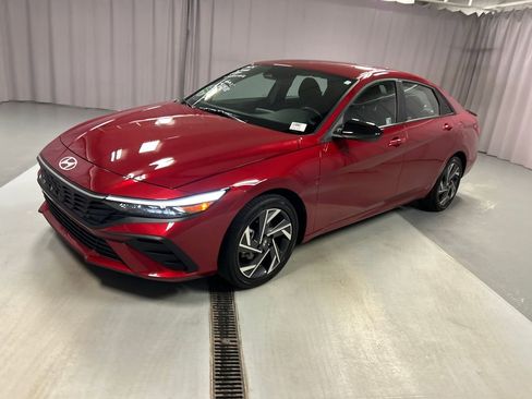 Used 2025 Hyundai Elantra SEL w/ Cargo Package image 3