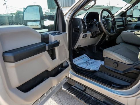 Used 2019 Ford F250 XL w/ STX Appearance Package AWD/4WD image 25