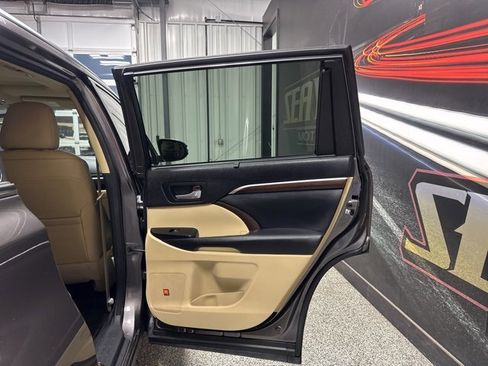 Used 2015 Toyota Highlander Limited image 27