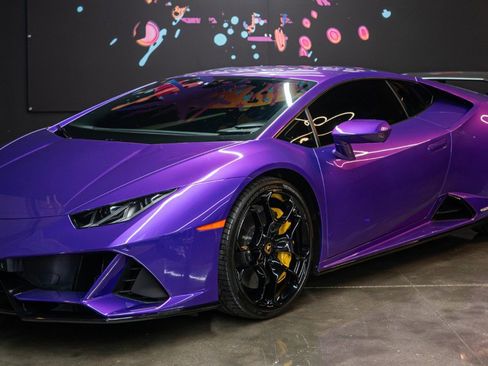 Used 2022 Lamborghini Huracan EVO image 2