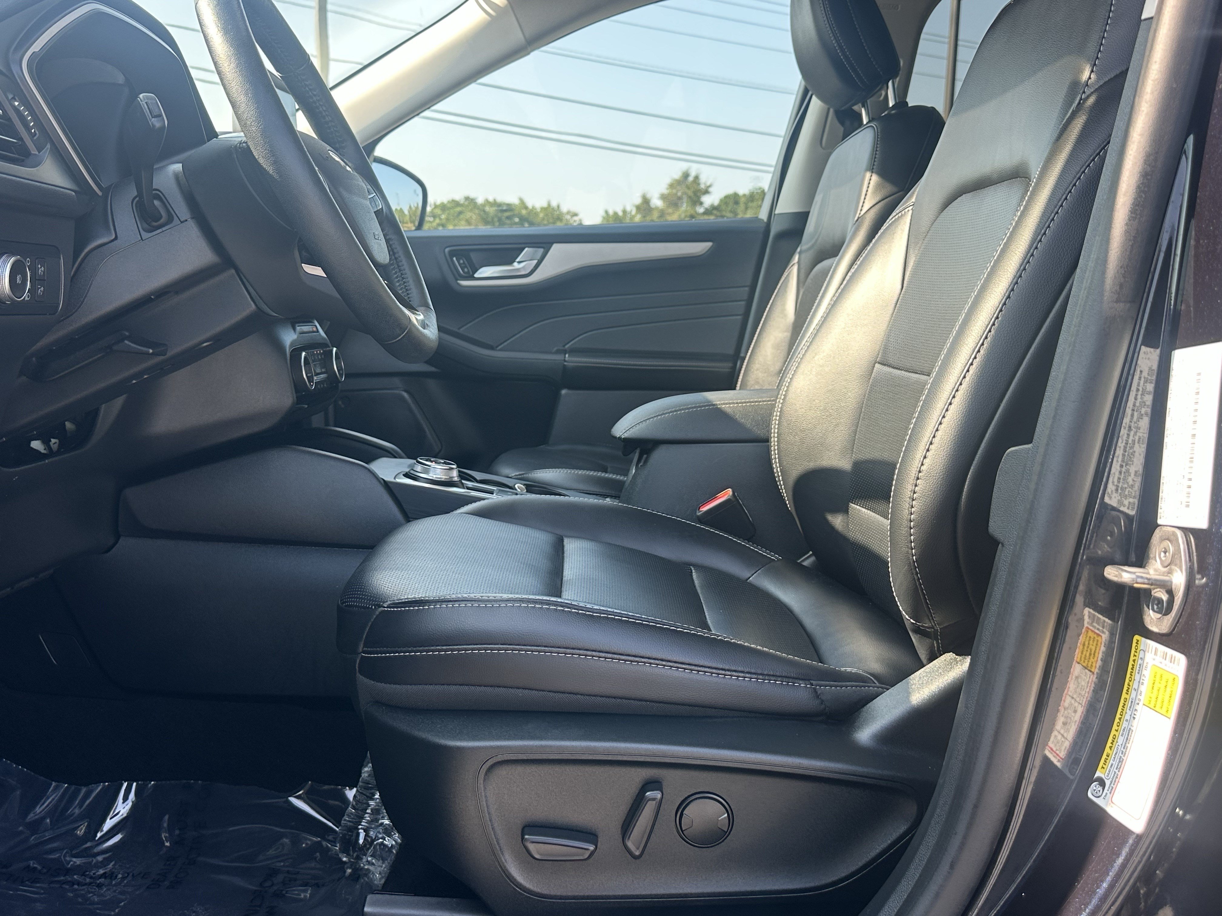 Used 2021 Ford Escape SEL w/ Technology Package FWD image 9