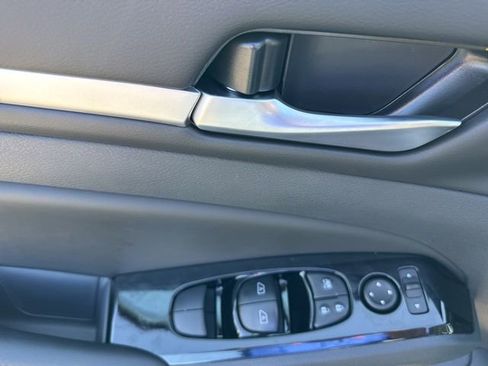 New 2025 Nissan Altima 2.5 SR image 9