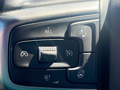 Used 2023 Chevrolet Suburban Premier image 39