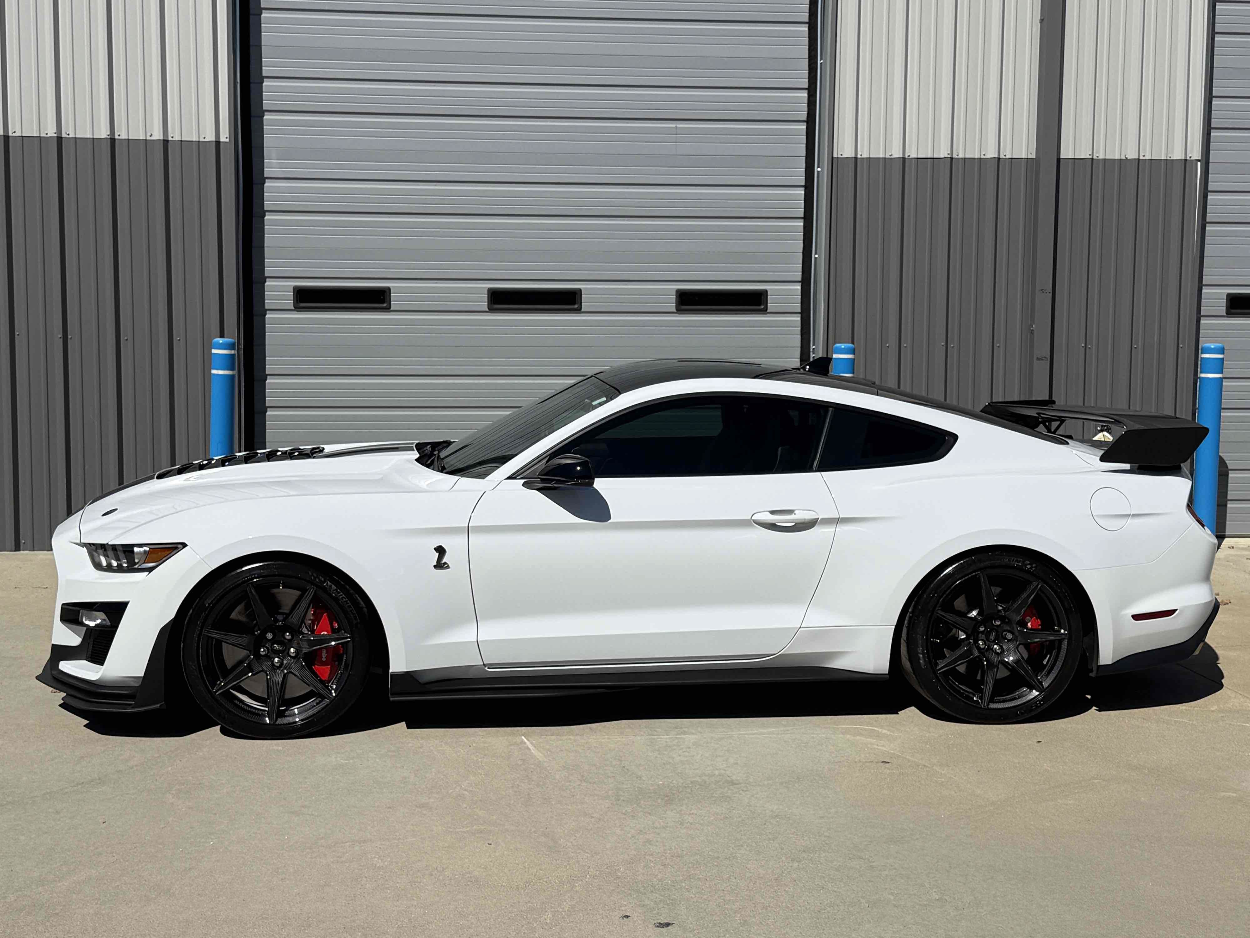 Used 2021 Ford Mustang Shelby GT500 w/ Carbon Fiber Track Pack RWD image 78