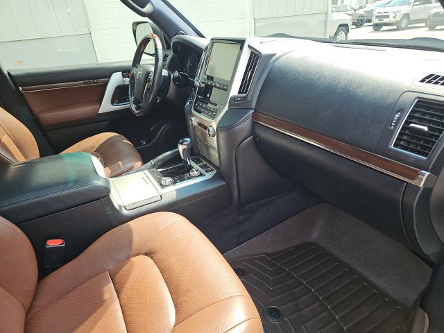 Used 2017 Toyota Land Cruiser AWD/4WD image 41