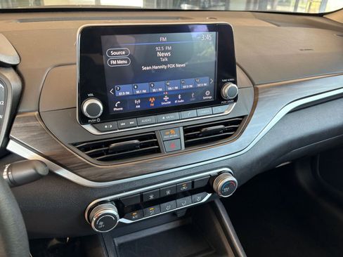 Used 2025 Nissan Altima 2.5 SV FWD image 17