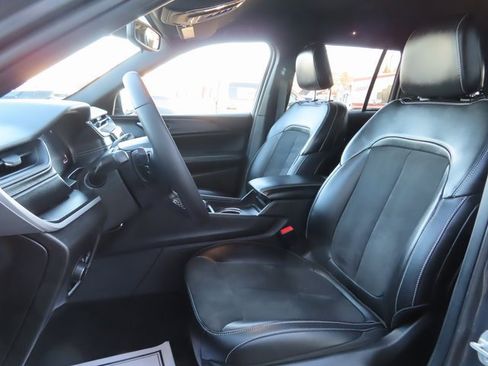 Used 2023 Jeep Grand Cherokee Altitude image 19