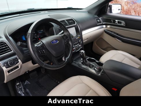 Used 2018 Ford Explorer XLT w/ Equipment Group 202A image 4
