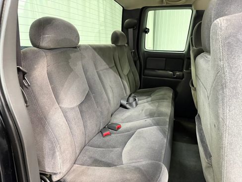 Used 2004 GMC Sierra 2500 SLE w/ Skid Plate Package AWD/4WD image 17