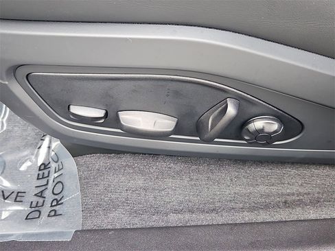 Certified 2025 Porsche Taycan image 29