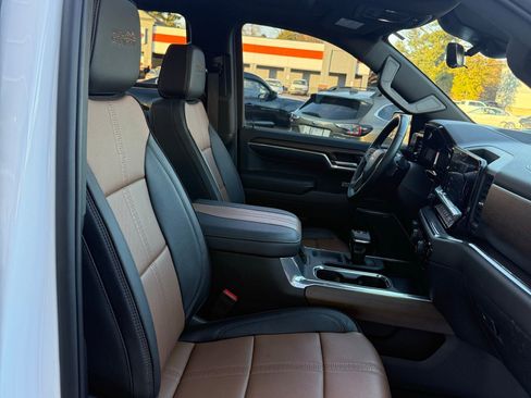 Used 2024 Chevrolet Silverado 1500 High Country w/ Technology Package image 16