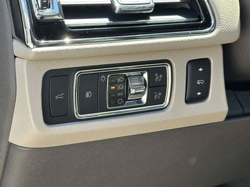 Used 2022 Lincoln Navigator Reserve AWD/4WD image 39