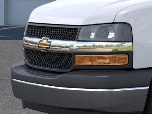 New 2026 Chevrolet Express 3500 Extended RWD image 13