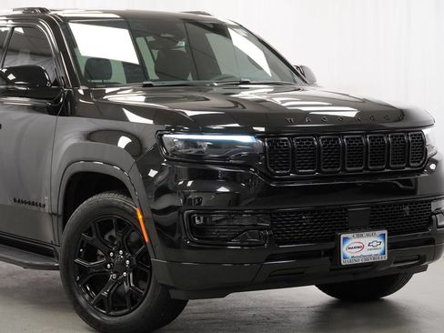 Used 2024 Jeep Wagoneer Series II AWD/4WD image 9
