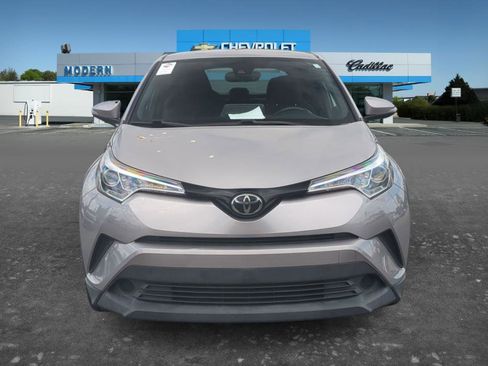 Used 2019 Toyota C-HR XLE FWD image 8