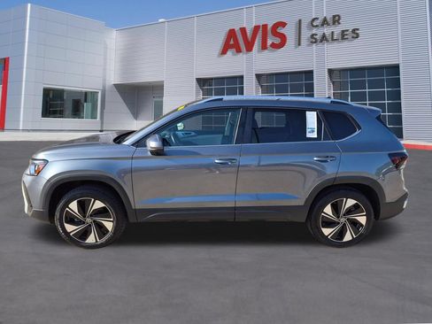 Used 2025 Volkswagen Taos SE AWD/4WD image 10