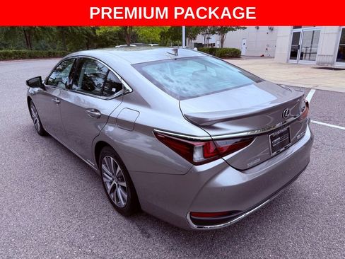 Certified 2021 Lexus ES 300h w/ Premium Package FWD image 5