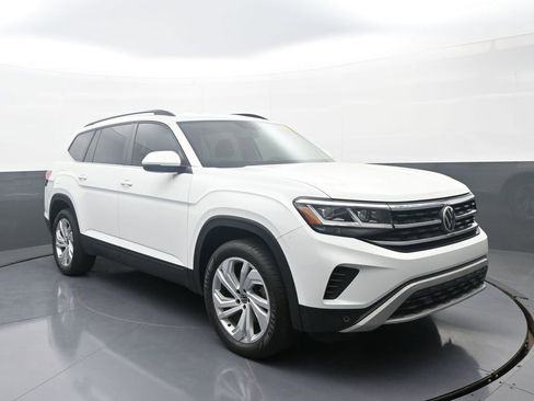 Used 2021 Volkswagen Atlas SE w/ Towing Package FWD image 3