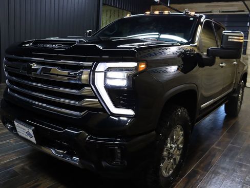Used 2024 Chevrolet Silverado 2500 High Country w/ High Country Premium Package image 6