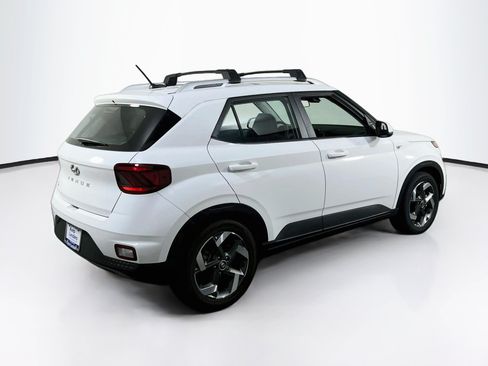 Used 2023 Hyundai Venue SEL FWD image 5