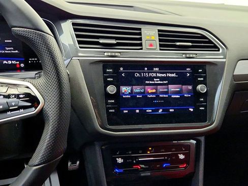 Used 2024 Volkswagen Tiguan SE R-Line image 17