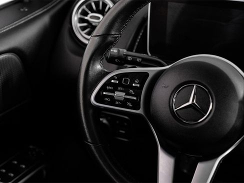 Used 2020 Mercedes-Benz GLB 250 w/ Premium Package image 16