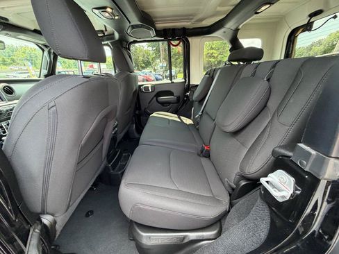 Used 2023 Jeep Wrangler Unlimited w/ Cold Weather Group AWD/4WD image 29