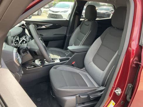 Used 2025 Chevrolet TrailBlazer LT FWD image 12