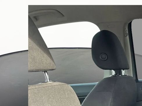 Used 2021 Volkswagen Tiguan S image 10