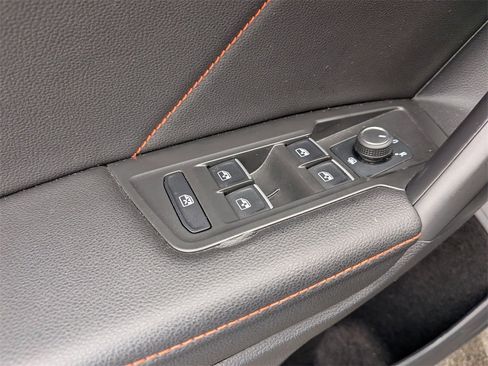 Used 2024 Volkswagen Tiguan SE image 13