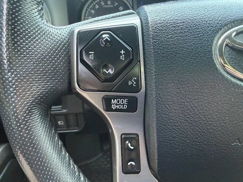 Used 2018 Toyota Tacoma SR5 RWD image 19