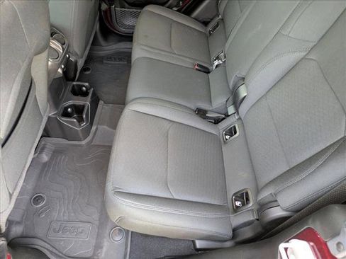 Used 2022 Jeep Gladiator Sport image 17