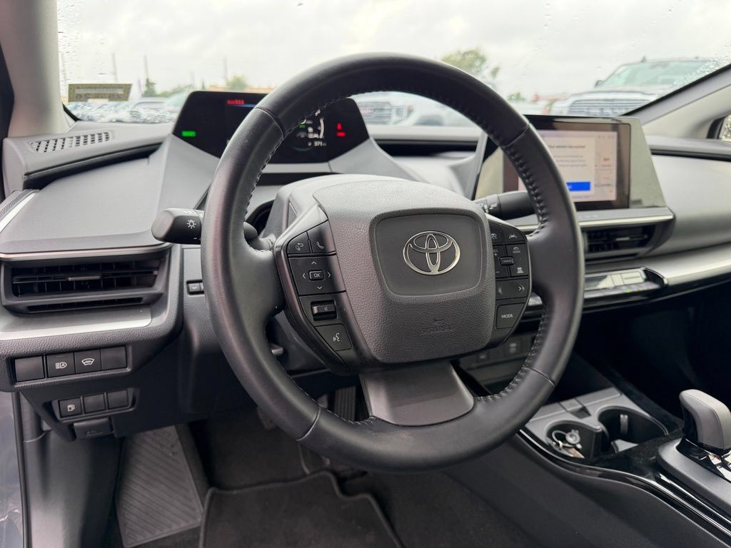 Used 2025 Toyota Prius LE FWD image 14