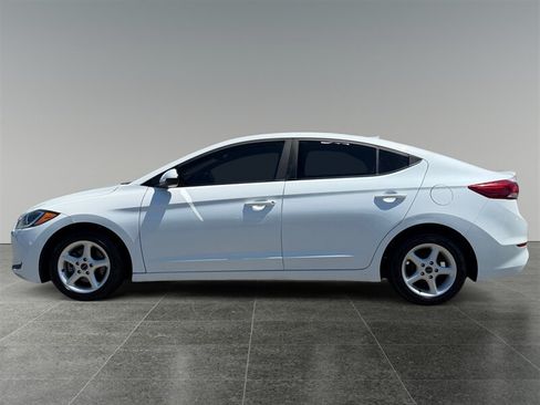 Used 2017 Hyundai Elantra SE FWD image 2