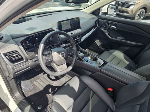 Used 2025 Nissan Rogue SL w/ Tech Package FWD image 19