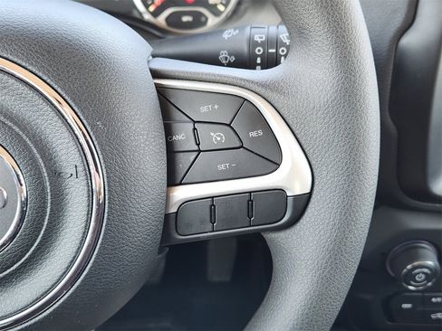 Certified 2023 Jeep Renegade Latitude image 28