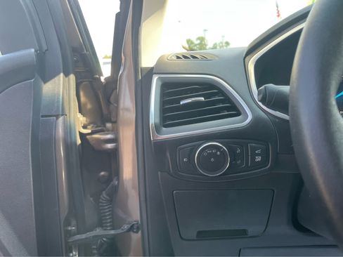 Used 2019 Ford Edge Titanium FWD image 14